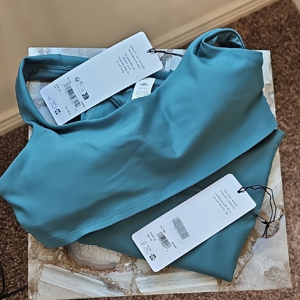 ALO Yoga Winter Ivy Activewear Set